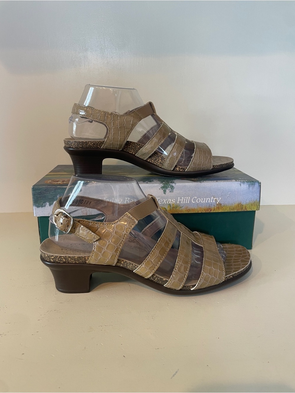SAS Allegro 9.5 Taupe Croc Sandal Shoe Leather Animal Neutral Walking Comfort